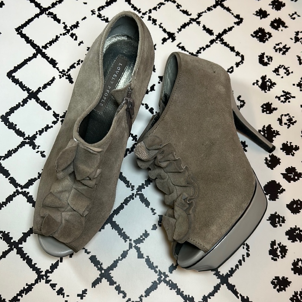 LOVELY PEOPLE Suede Leather Heeled Shoes for Women - US Size 8 M - EUC